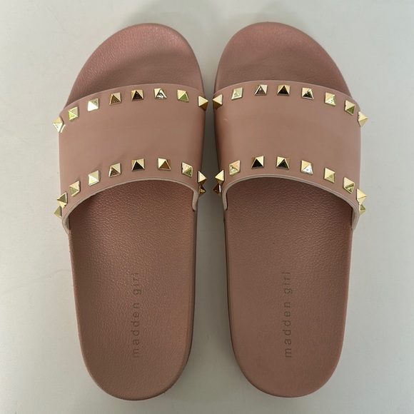 Women’s Madden Girl Studded Slides Size: 9 - Picture 2 of 3